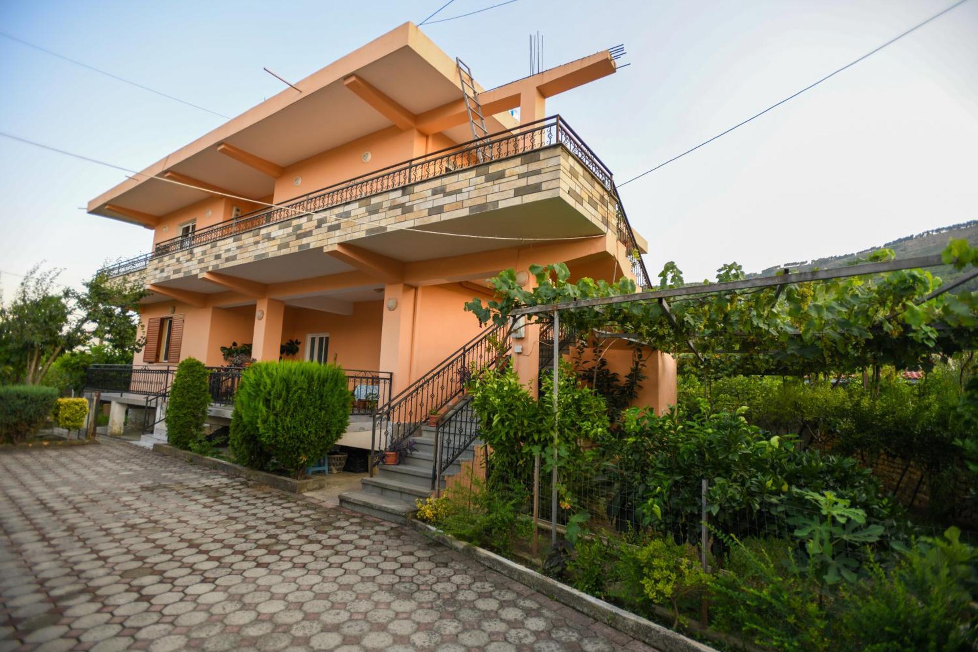 Apartment Darlin Berat Exterior foto